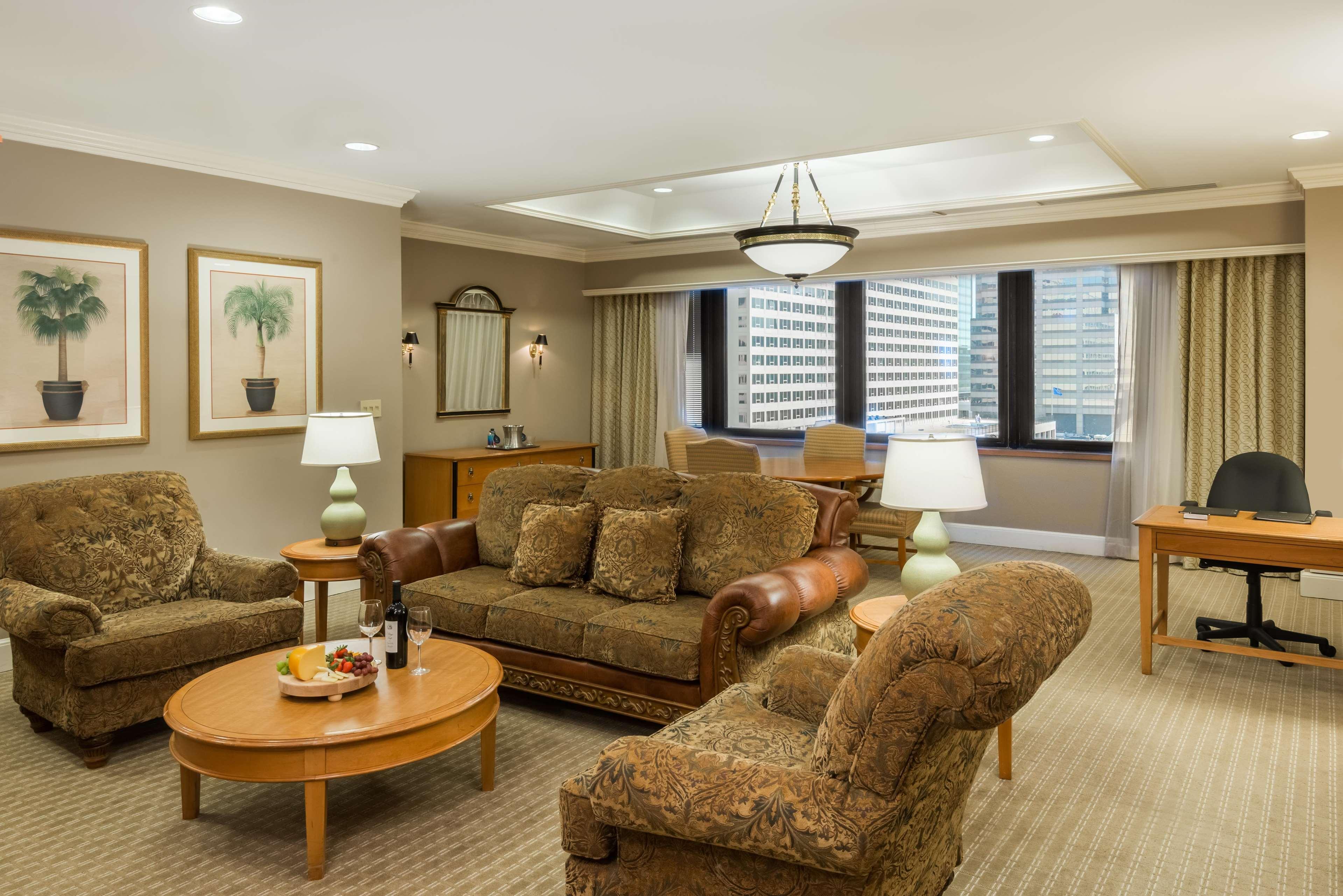 Hilton Indianapolis Hotel & Suites Экстерьер фото