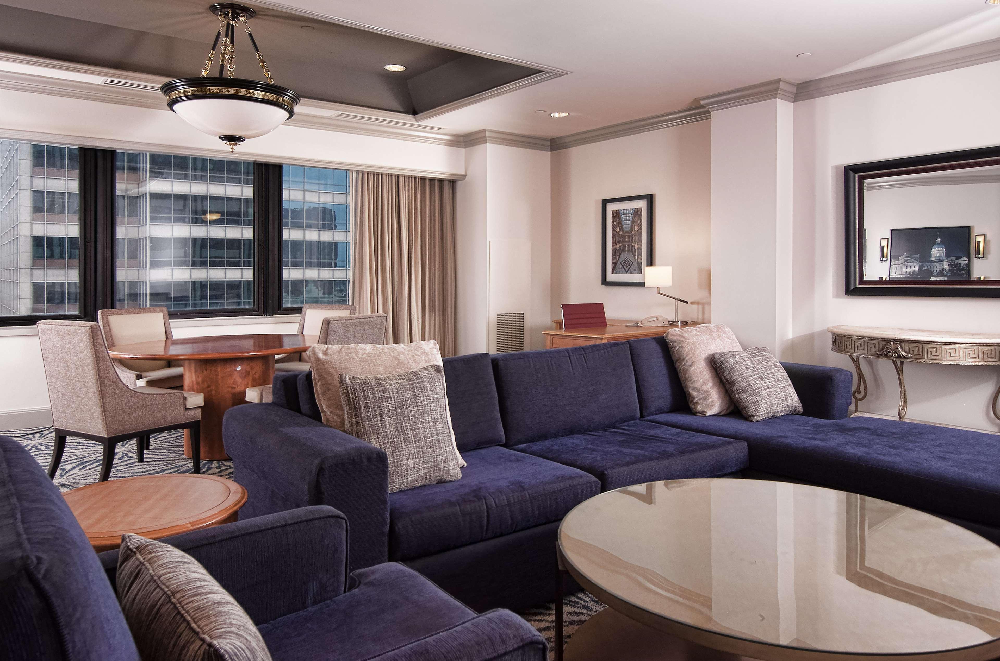 Hilton Indianapolis Hotel & Suites Экстерьер фото