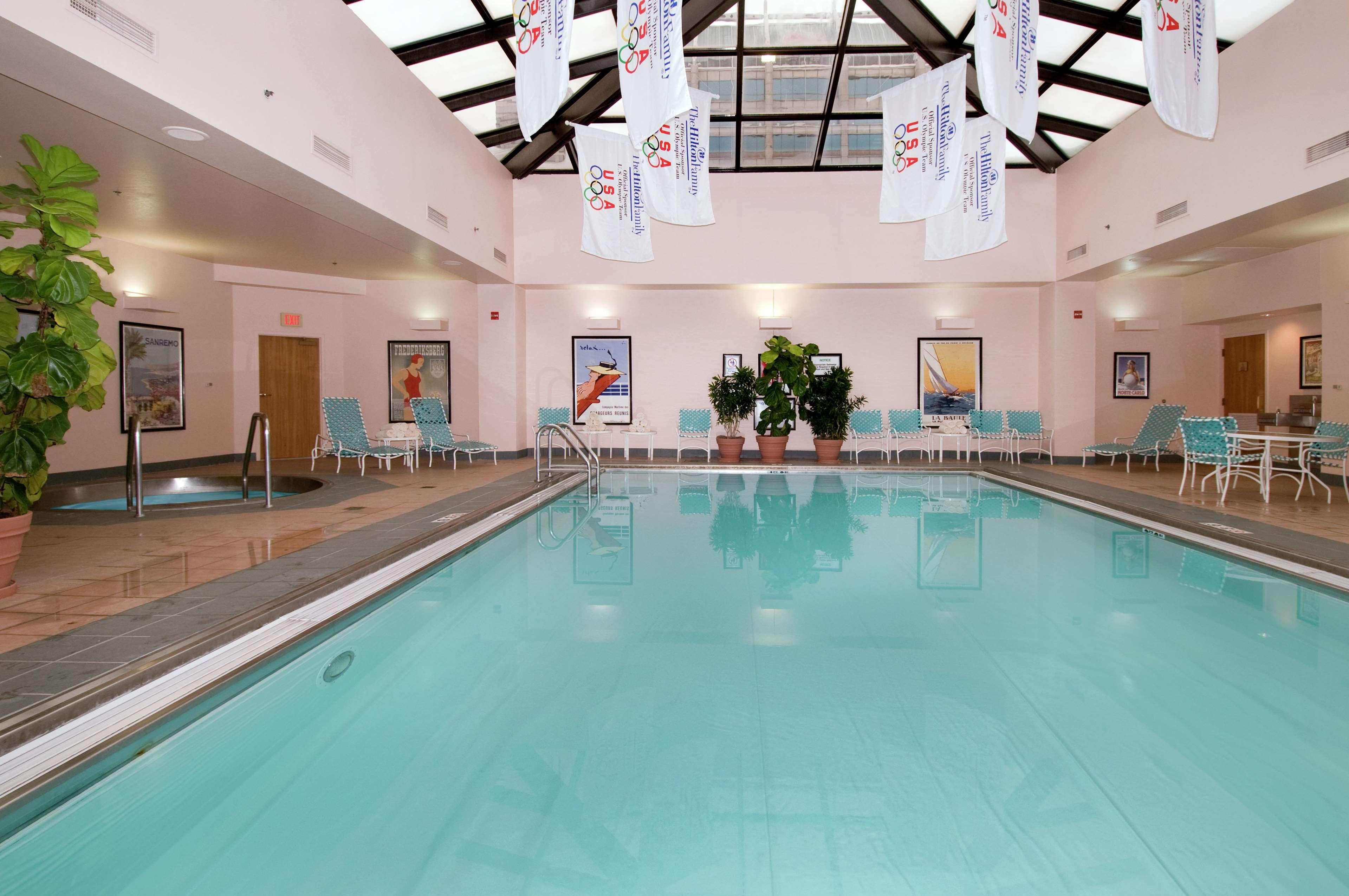 Hilton Indianapolis Hotel & Suites Экстерьер фото