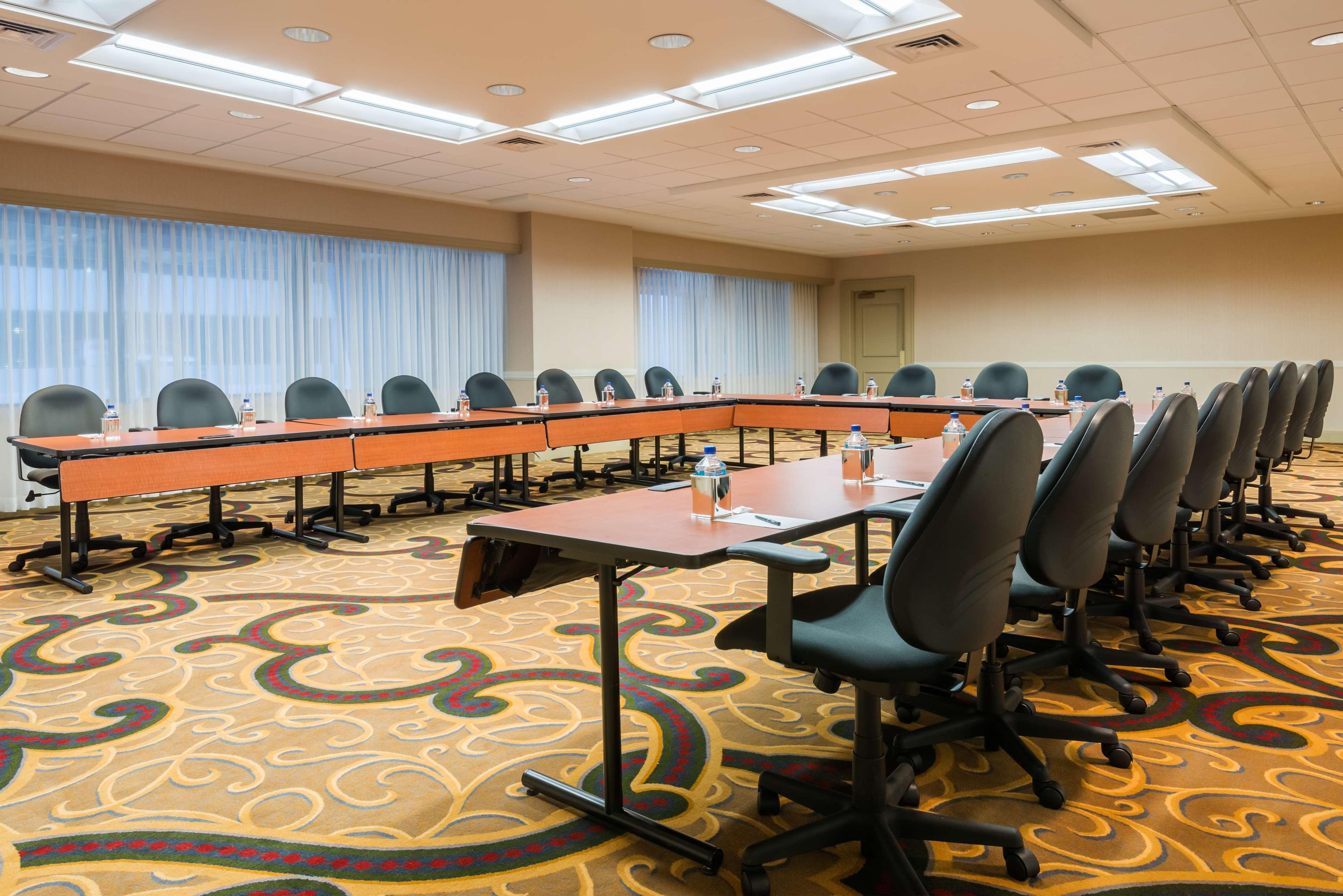Hilton Indianapolis Hotel & Suites Экстерьер фото