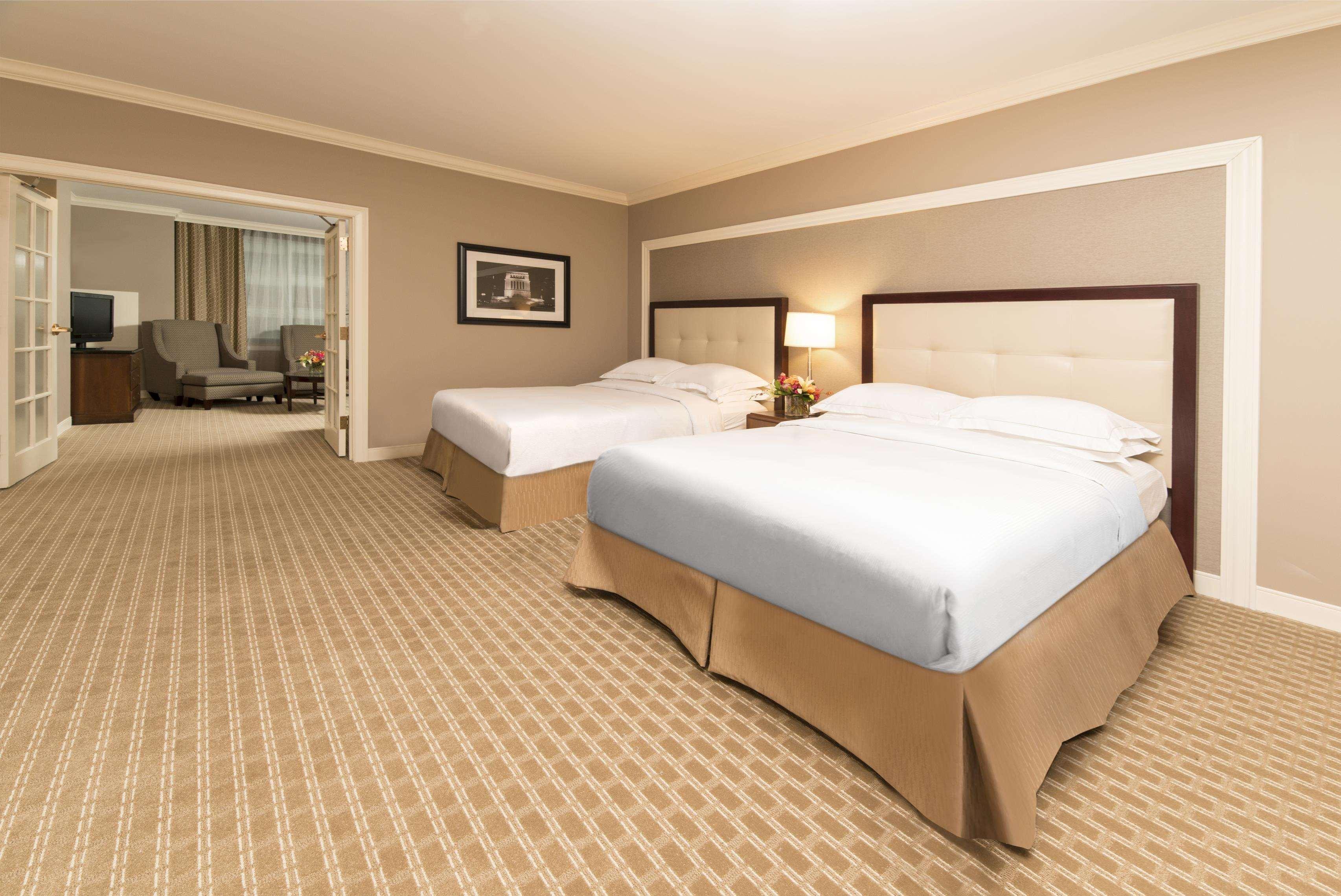 Hilton Indianapolis Hotel & Suites Экстерьер фото