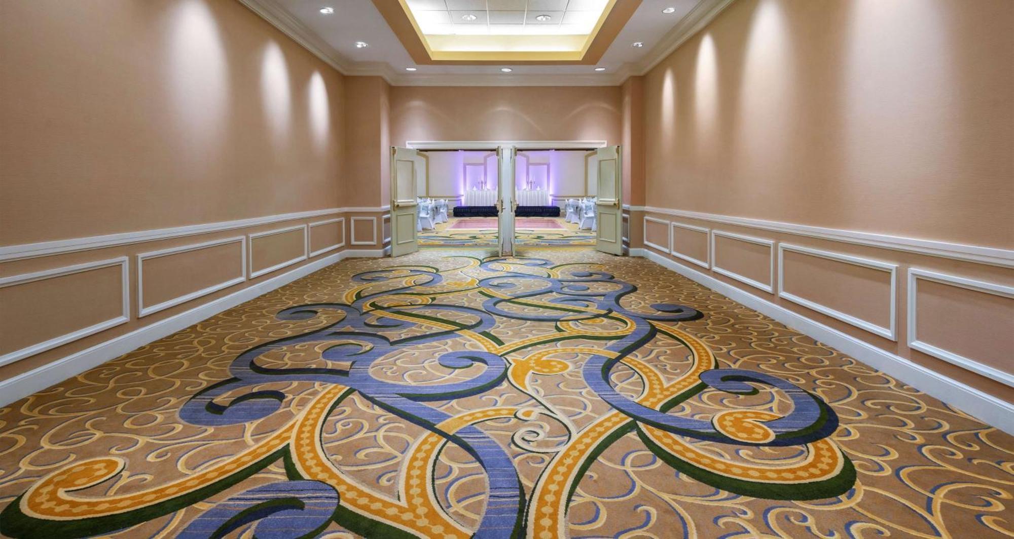 Hilton Indianapolis Hotel & Suites Экстерьер фото