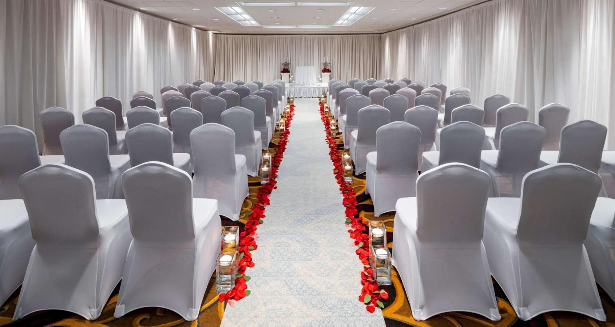 Hilton Indianapolis Hotel & Suites Экстерьер фото