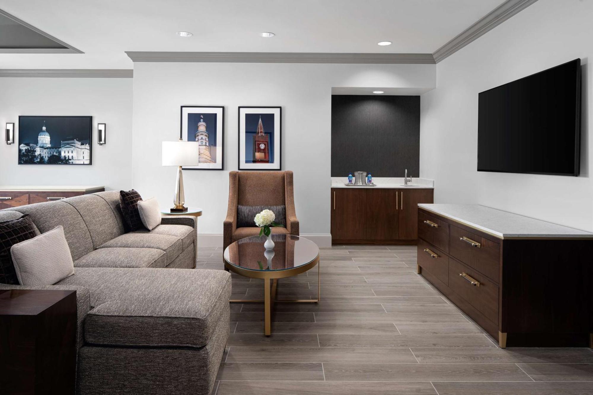 Hilton Indianapolis Hotel & Suites Экстерьер фото